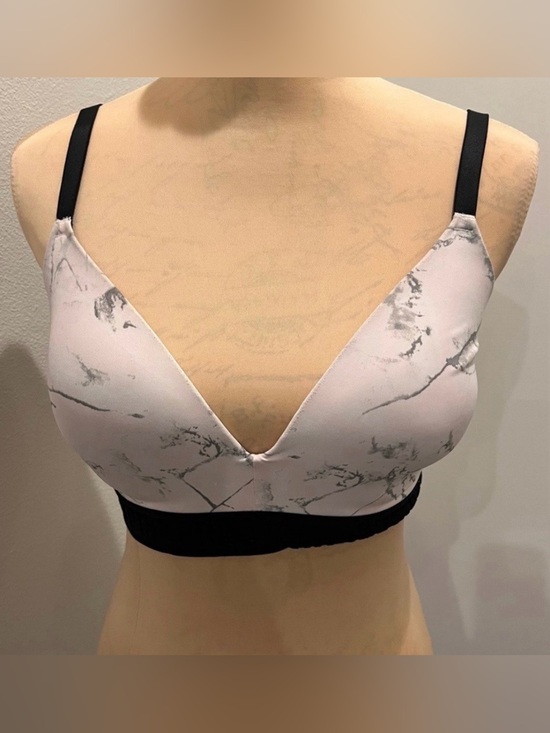 PINK Victoria's Secret Other - PINK Victoria's Secret Marble-Print Wireless Bra in Pale Pink and Black